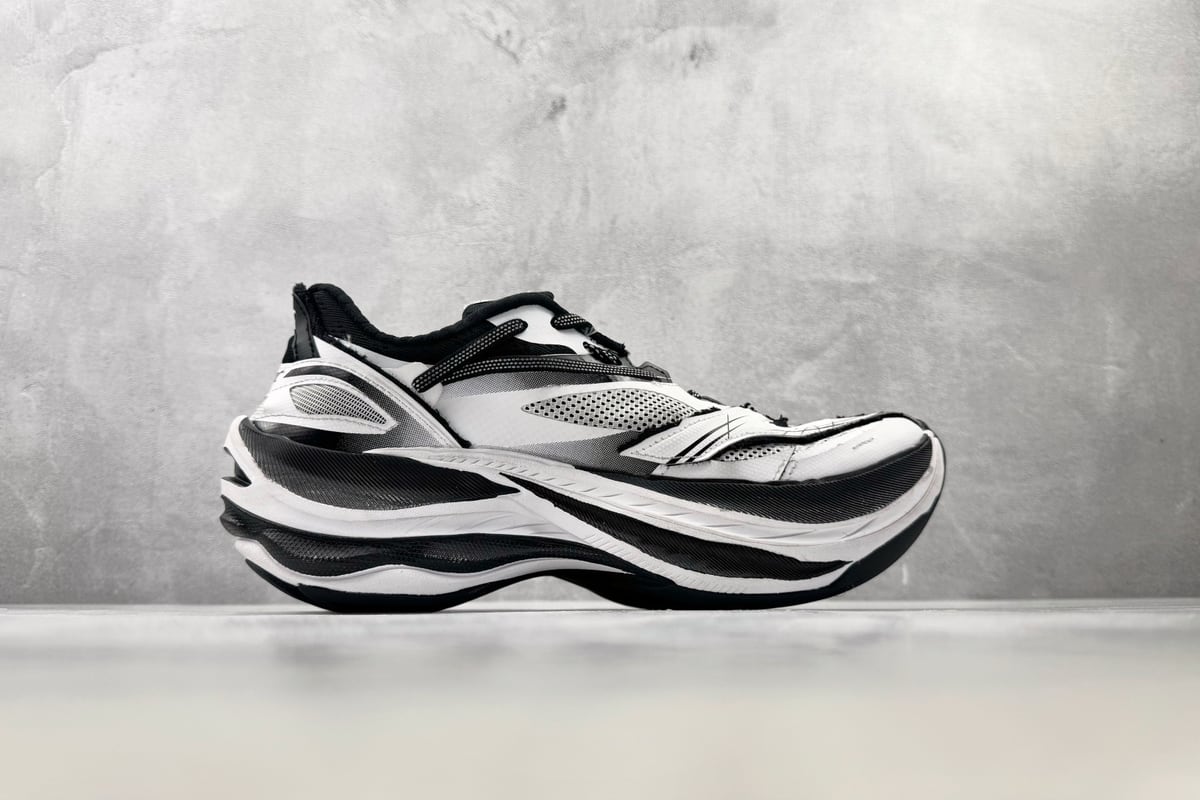 巴黎世家 Balenciaga Jet 最新 白黑 侧面实拍图