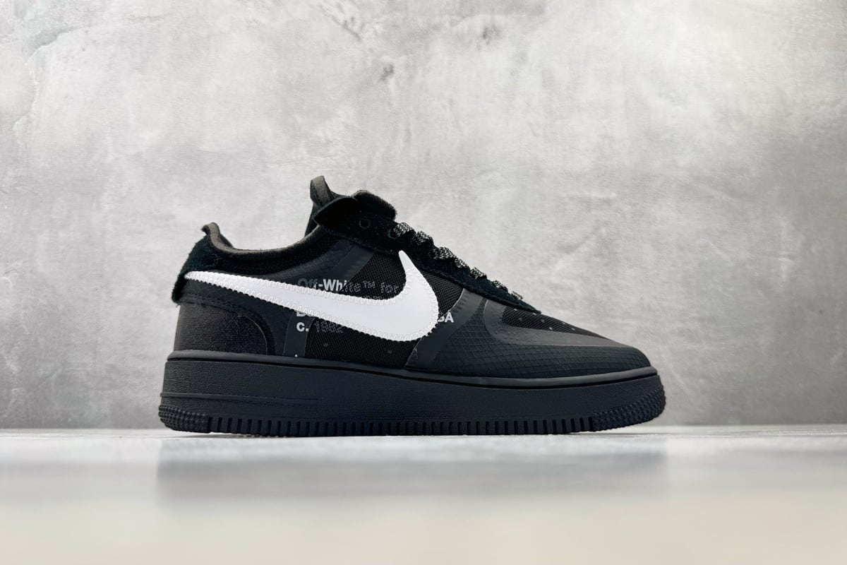 耐克 Nike x OFF-WHITE Air Force 1 Black 黑白 侧面实拍图