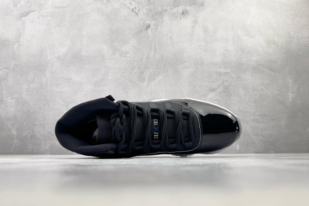 乔丹 Air Jordan 11 頂級純原 黑白 背面实拍图