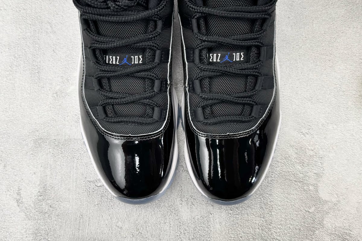 乔丹 Air Jordan 11 頂級純原 黑白 鞋标实拍图