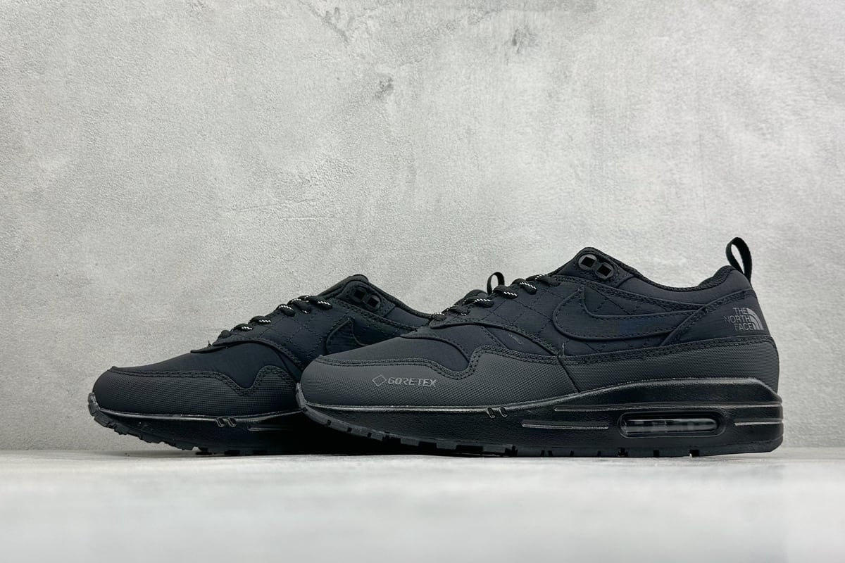 耐克 Nike Air Max 1 初代复古气垫慢跑鞋 由Tinker 黑 鞋跟实拍图