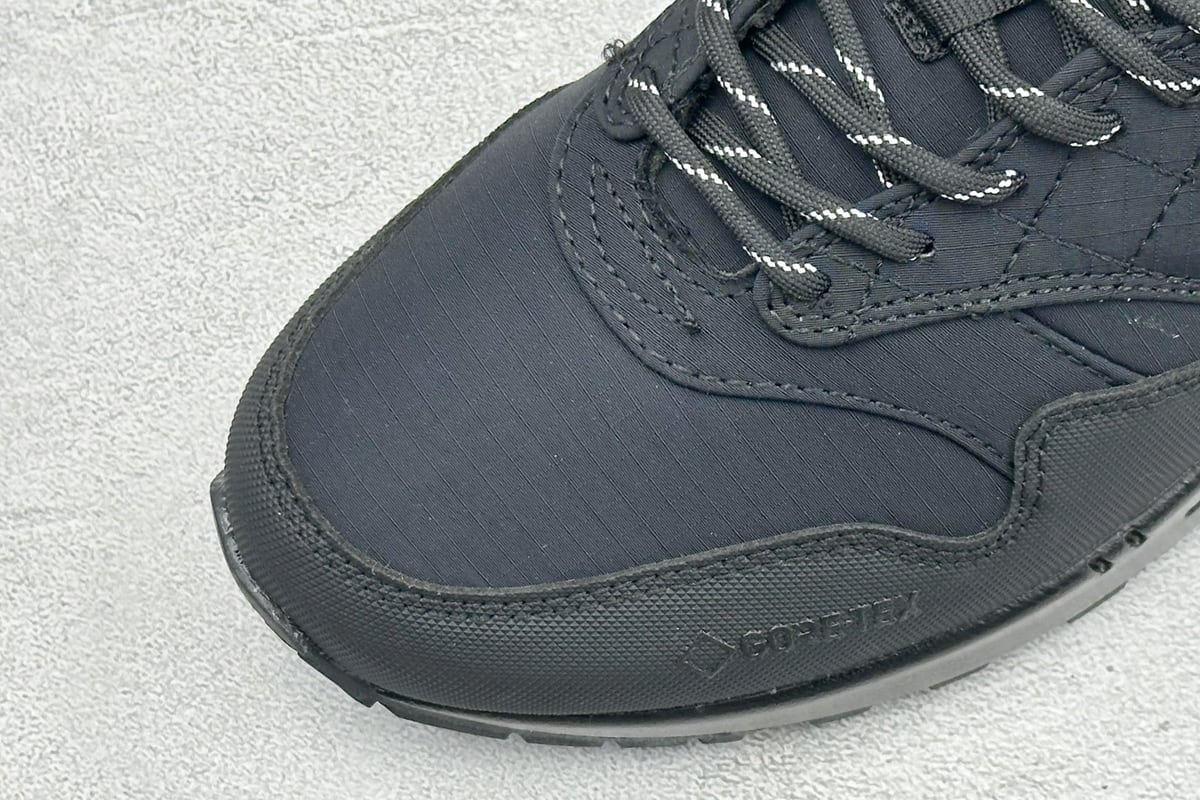 耐克 Nike Air Max 1 初代复古气垫慢跑鞋 由Tinker 黑 鞋标实拍图