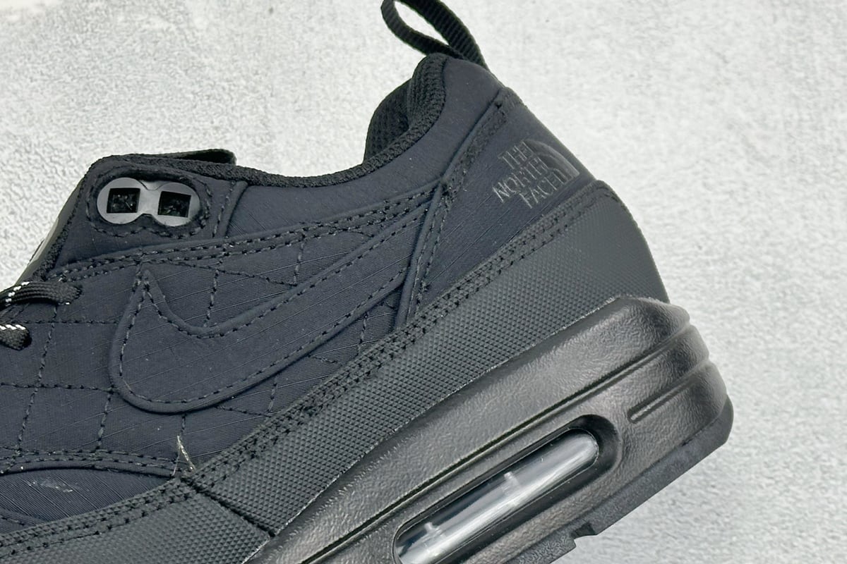 耐克 Nike Air Max 1 初代复古气垫慢跑鞋 由Tinker 黑 细节实拍图
