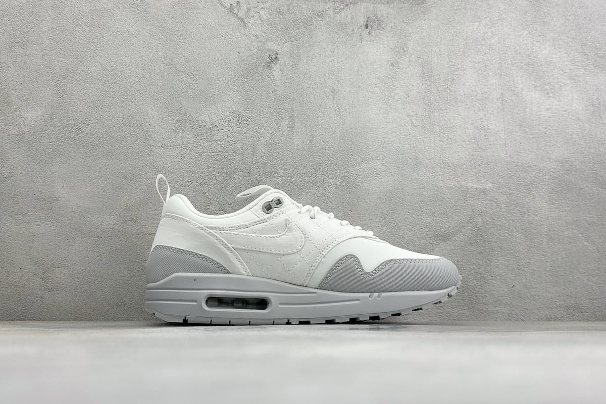 耐克 Nike Air Max 1 半掌气垫复古跑步鞋 白 侧面实拍图