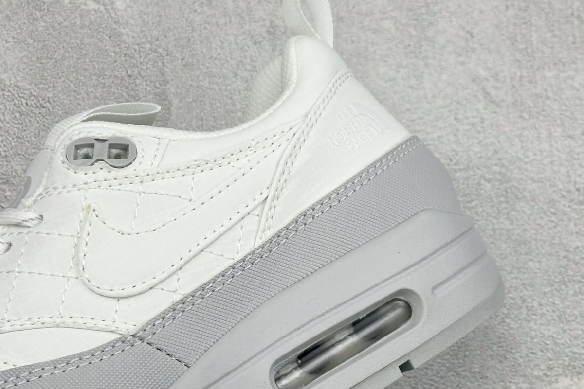 耐克 Nike Air Max 1 半掌气垫复古跑步鞋 白 细节实拍图