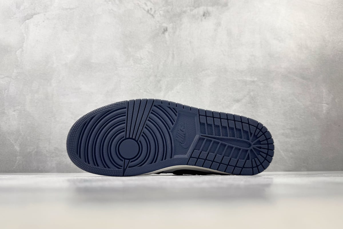 乔丹 Air Jordan 1 Obsidian 黑黑白蓝 鞋头实拍图