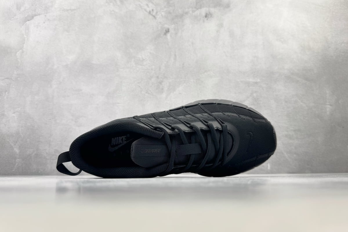 耐克 Nike 纯黑白 背面实拍图