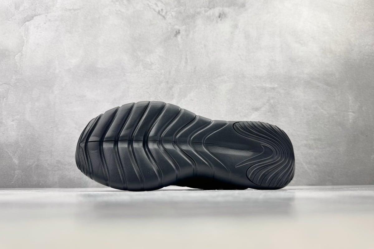 耐克 Nike 纯黑白 鞋头实拍图