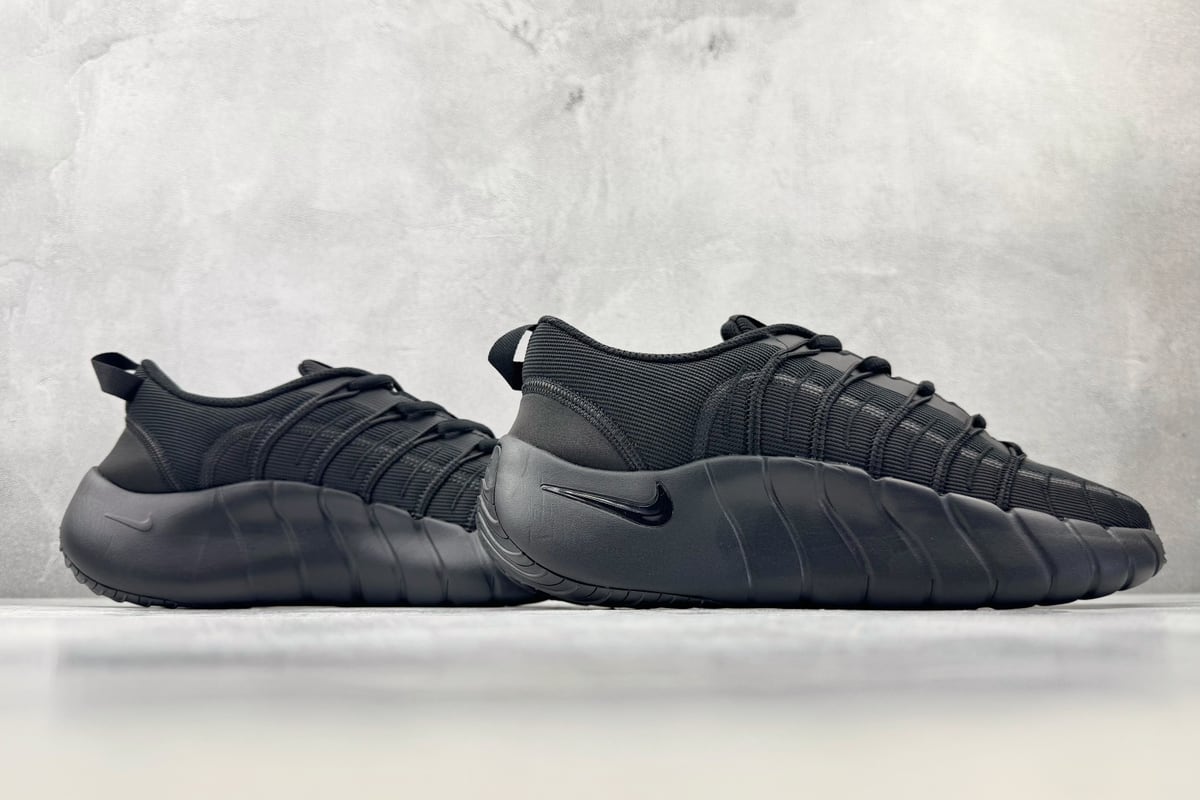耐克 Nike 纯黑白 鞋底实拍图