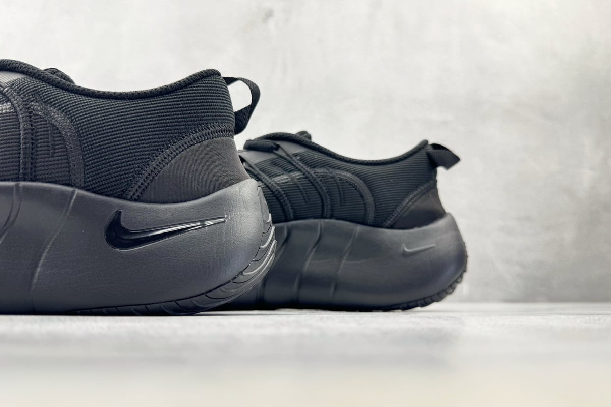 耐克 Nike 纯黑白 上脚实拍图