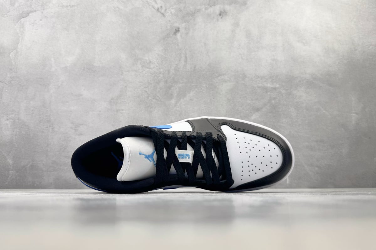 乔丹 Air Jordan 1 low "university blue" 黑白蓝 背面实拍图