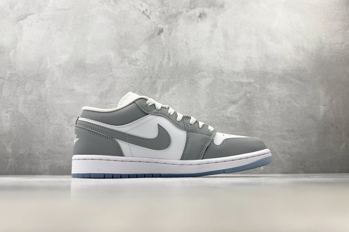 乔丹 Air Jordan 1 白灰黑 侧面实拍图