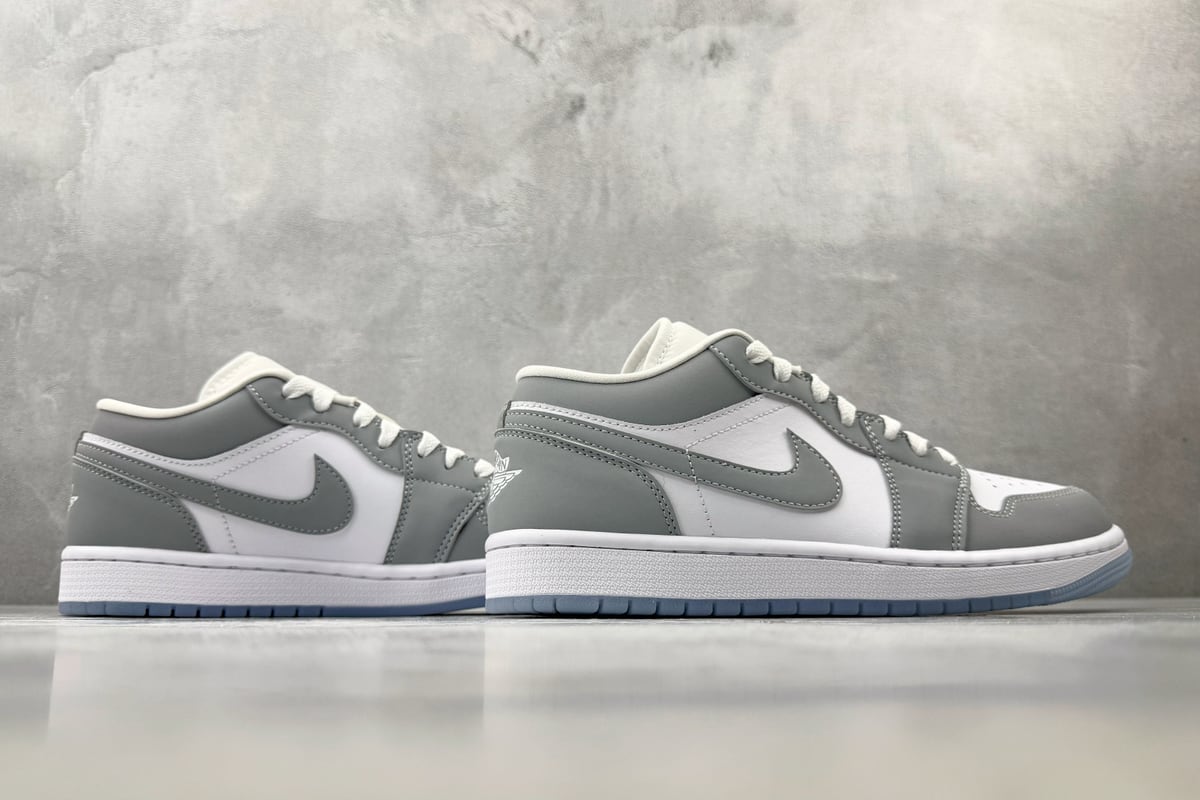 乔丹 Air Jordan 1 白灰黑 鞋底实拍图