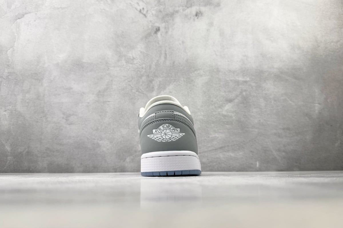 乔丹 Air Jordan 1 白灰黑 细节实拍图