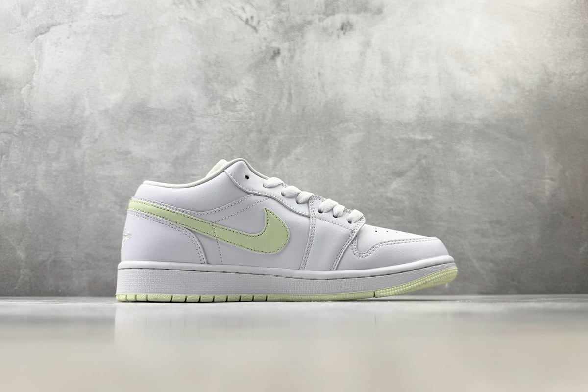 乔丹 Air Jordan 1 黄白绿 侧面实拍图