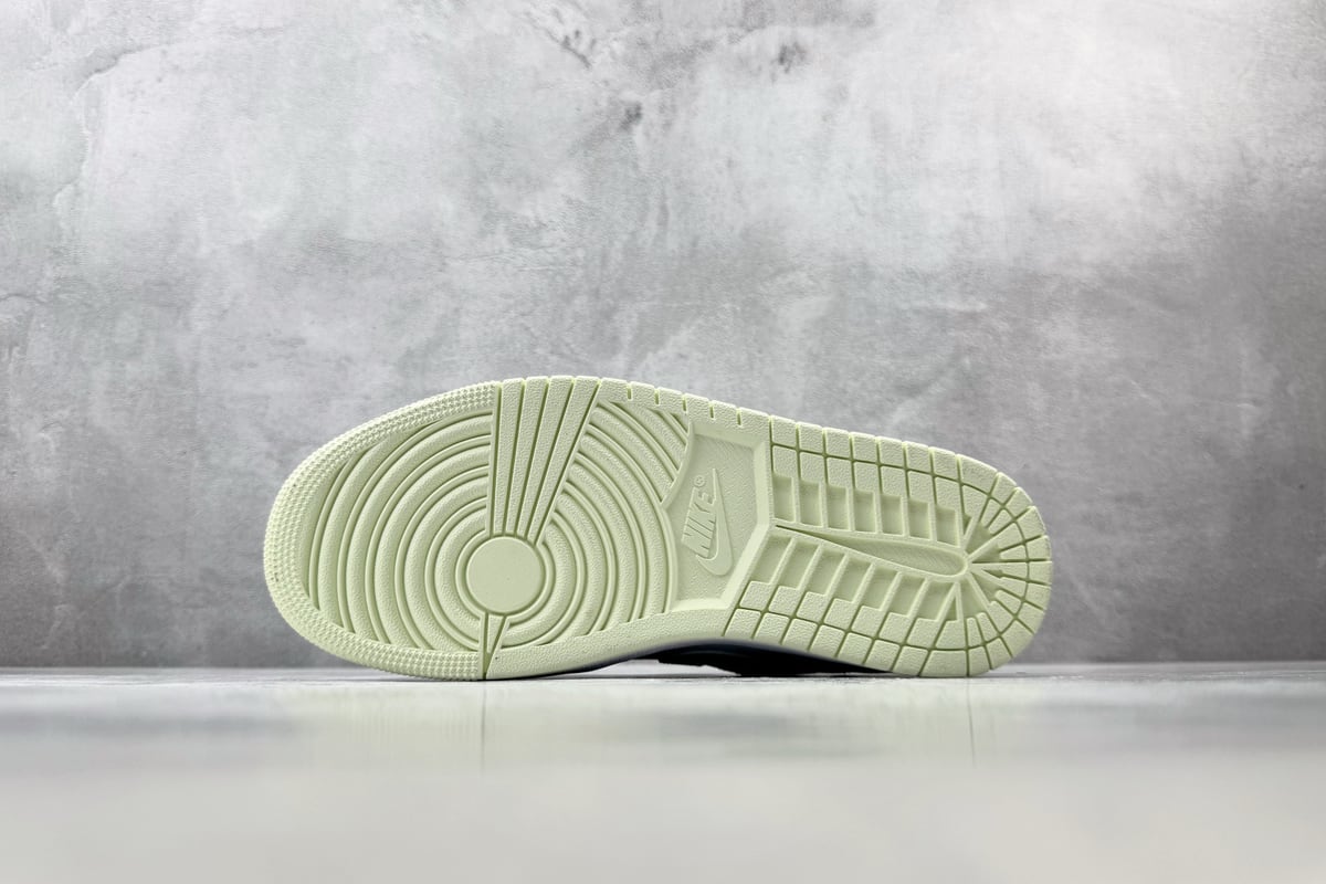 乔丹 Air Jordan 1 黄白绿 鞋头实拍图