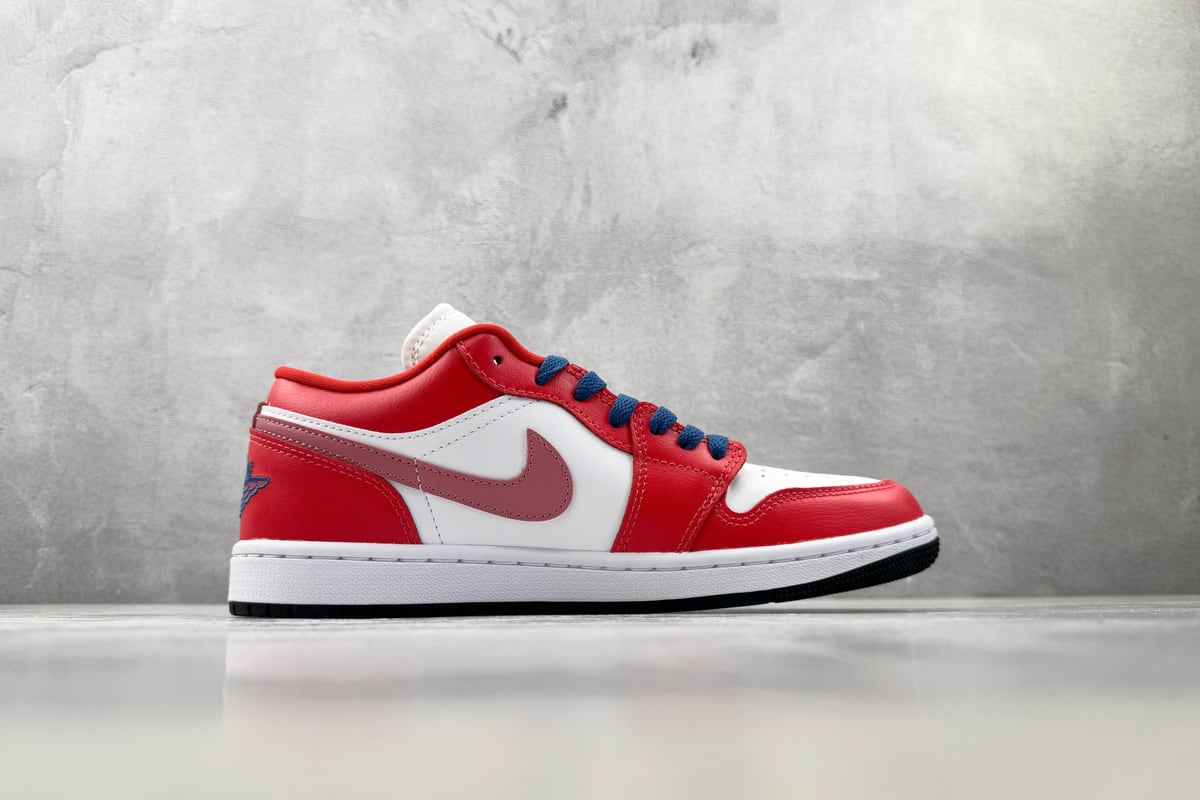 乔丹 Air Jordan 1 白红蓝 侧面实拍图