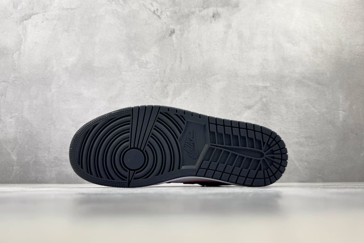 乔丹 Air Jordan 1 白红蓝 鞋头实拍图