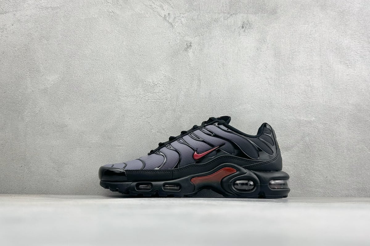 耐克 Nike Air Max Plus TN气垫运动跑鞋 真正的用心研发 黑白 正面实拍图