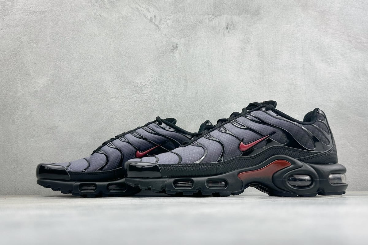 耐克 Nike Air Max Plus TN气垫运动跑鞋 真正的用心研发 黑白 鞋跟实拍图
