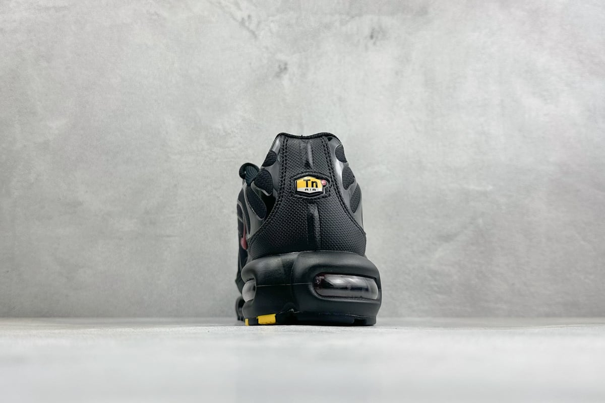 耐克 Nike Air Max Plus TN气垫运动跑鞋 真正的用心研发 黑白 鞋底实拍图