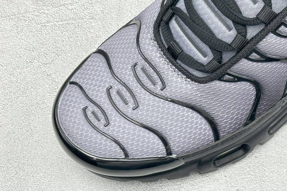 耐克 Nike Air Max Plus TN气垫运动跑鞋 真正的用心研发 黑白 鞋标实拍图
