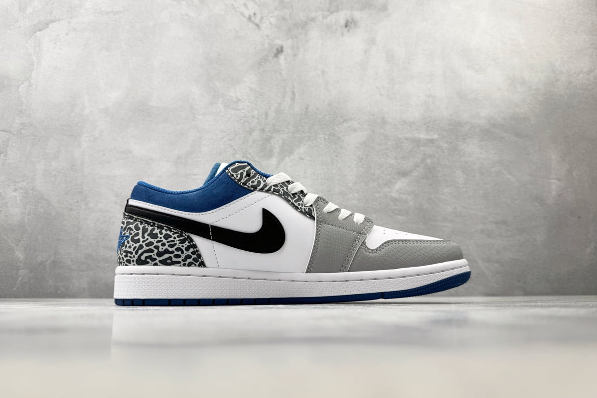 乔丹 Air Jordan 1 批次 白蓝黑 侧面实拍图