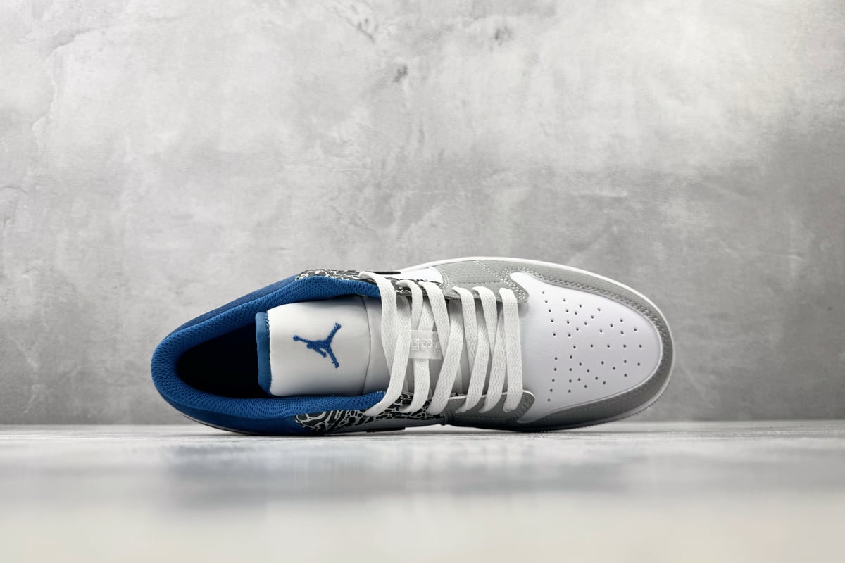 乔丹 Air Jordan 1 批次 白蓝黑 背面实拍图