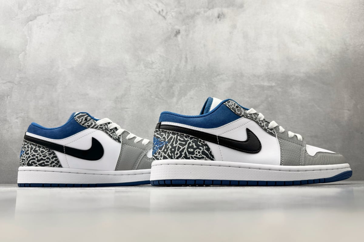 乔丹 Air Jordan 1 批次 白蓝黑 鞋底实拍图