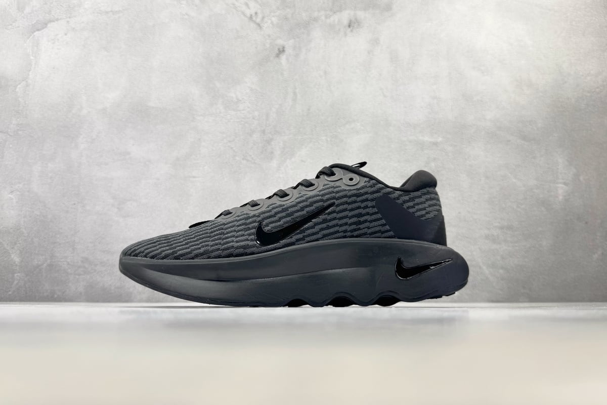 耐克 Nike Motiva 黑白 正面实拍图