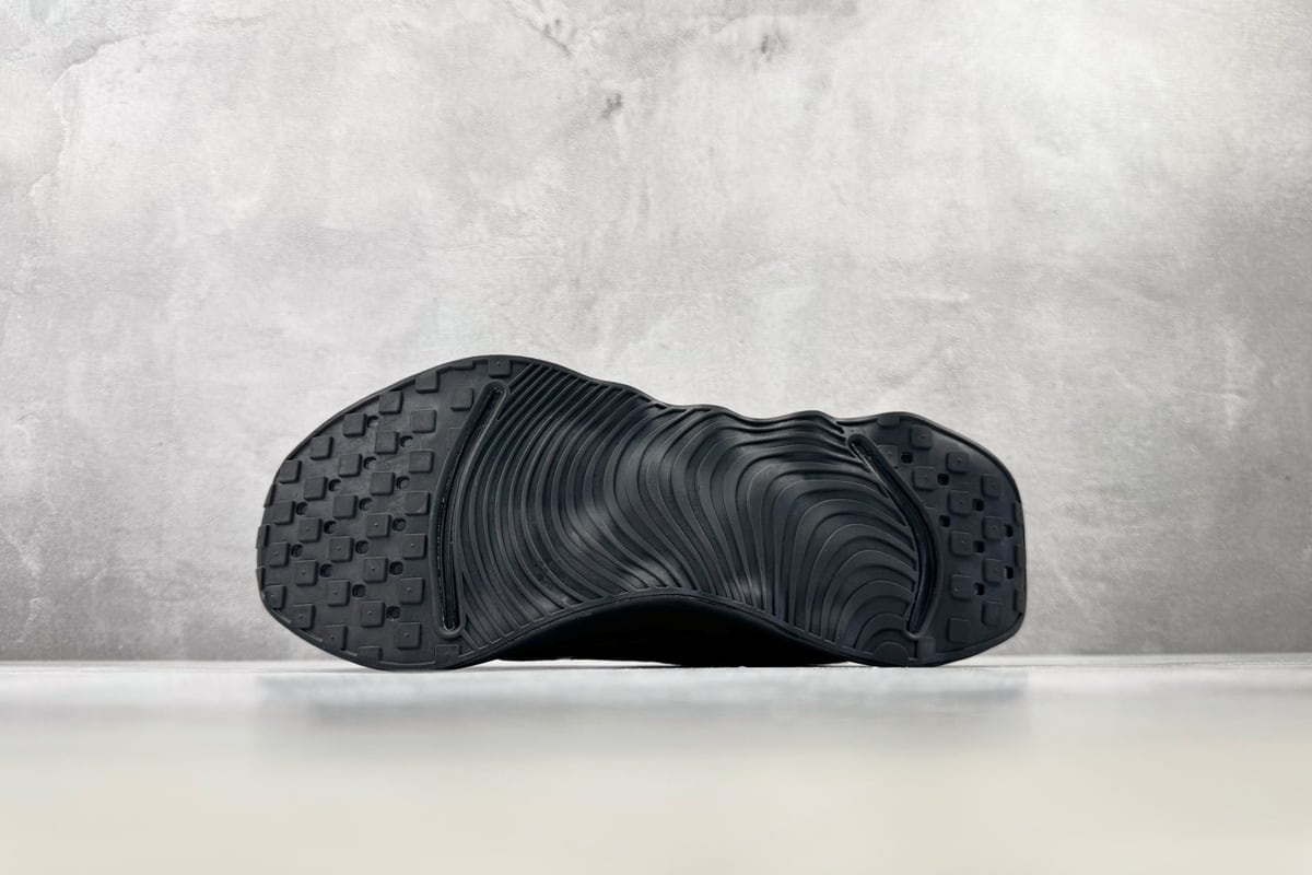 耐克 Nike Motiva 黑白 鞋头实拍图