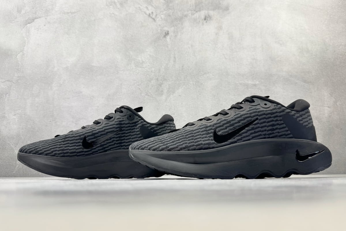耐克 Nike Motiva 黑白 鞋跟实拍图