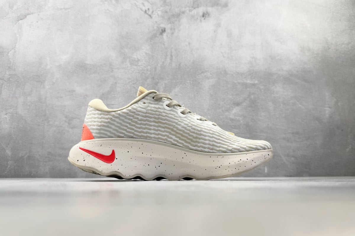 耐克 Nike Motiva 白红橙 侧面实拍图