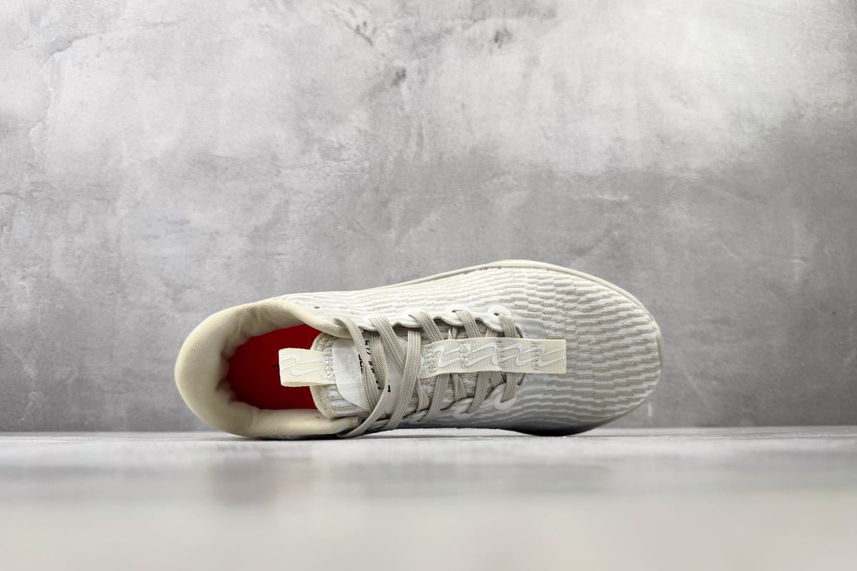 耐克 Nike Motiva 白红橙 背面实拍图