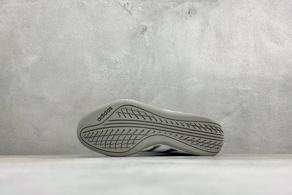 阿迪达斯 Adidas Originals Adiracer 2026 灰白 鞋头实拍图