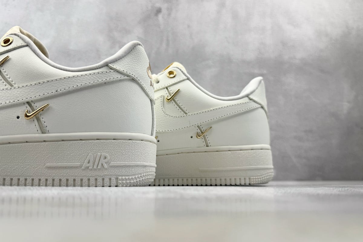 耐克 Nike Air Force 1 Mini Gold 白金 上脚实拍图