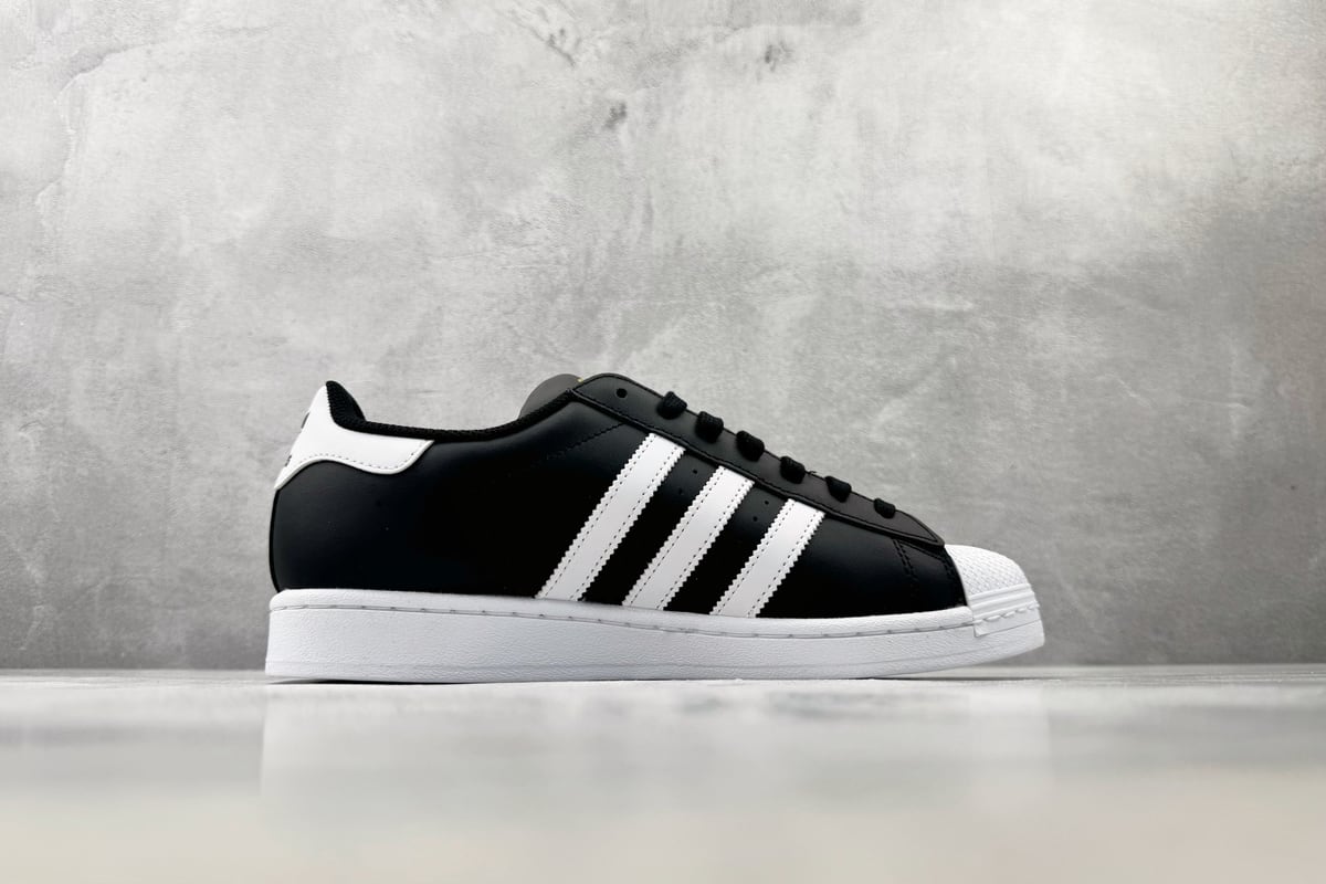 阿迪达斯 Adidas originals Vegan 黑白 侧面实拍图