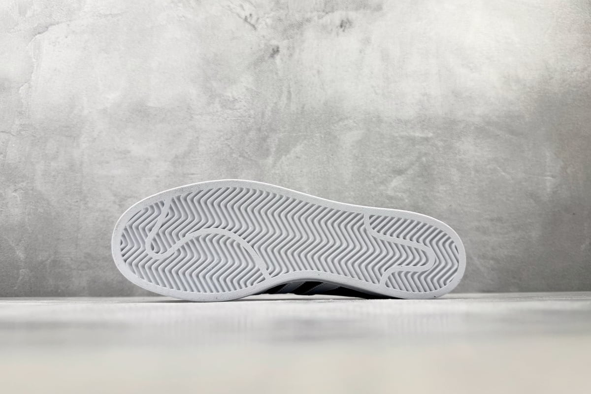 阿迪达斯 Adidas originals Vegan 黑白 鞋头实拍图