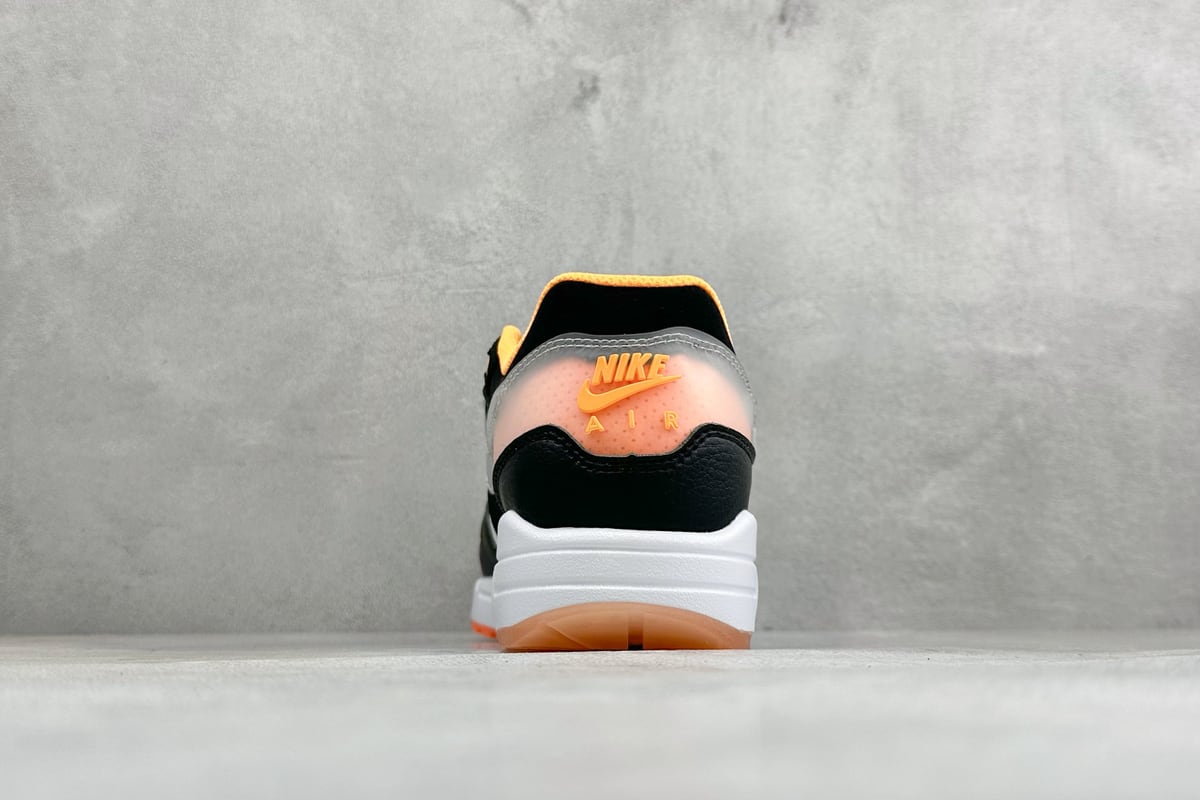 耐克 Nike Air Max 1 初代复古气垫慢跑鞋 由Tinker 黑白橙 鞋底实拍图