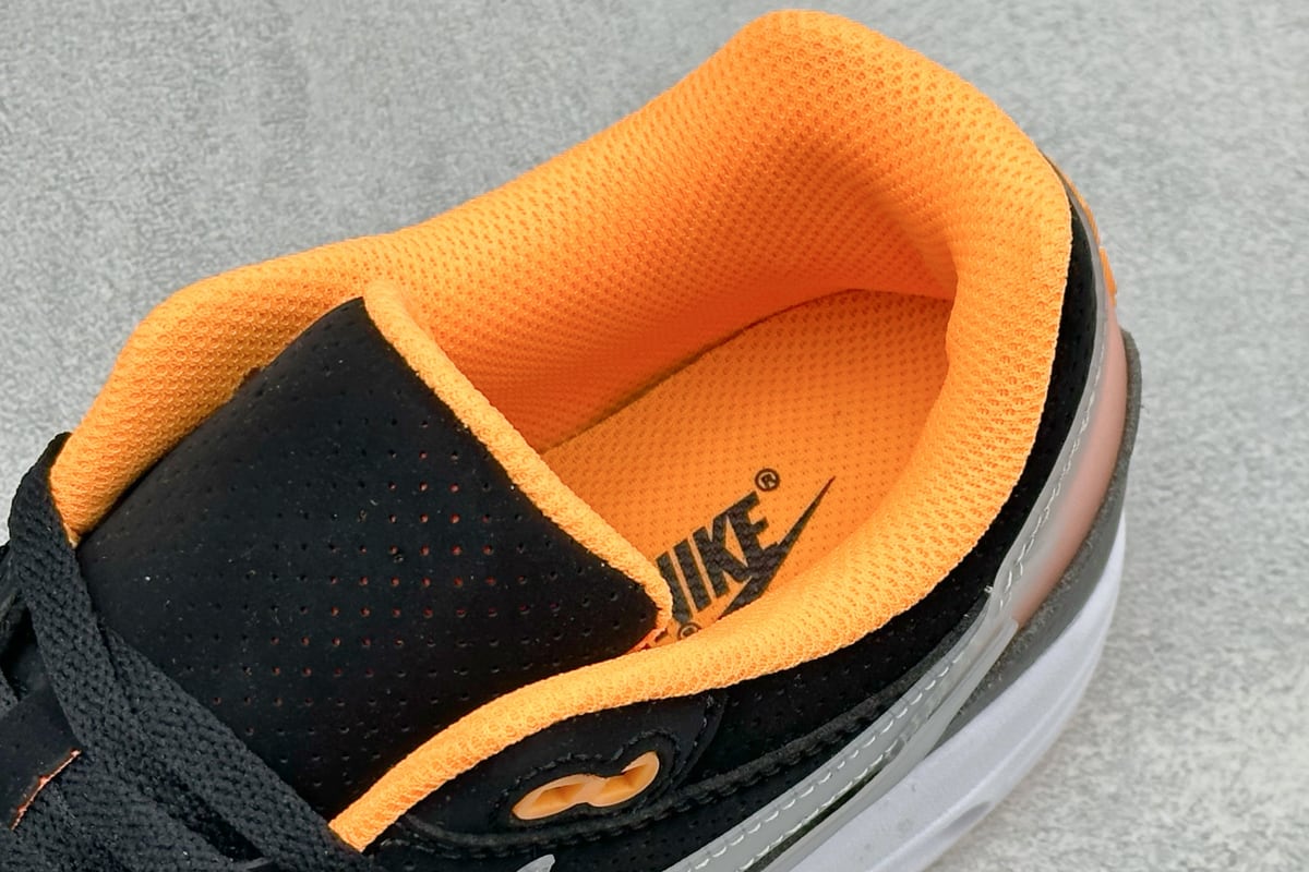 耐克 Nike Air Max 1 初代复古气垫慢跑鞋 由Tinker 黑白橙 上脚实拍图