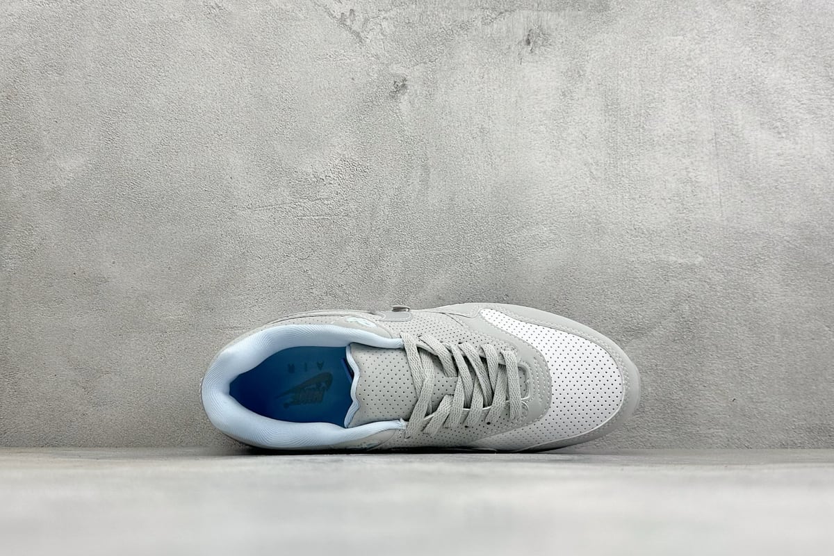 耐克 Nike Air Max 1 初代复古气垫慢跑鞋 由Tinker 灰白蓝 背面实拍图
