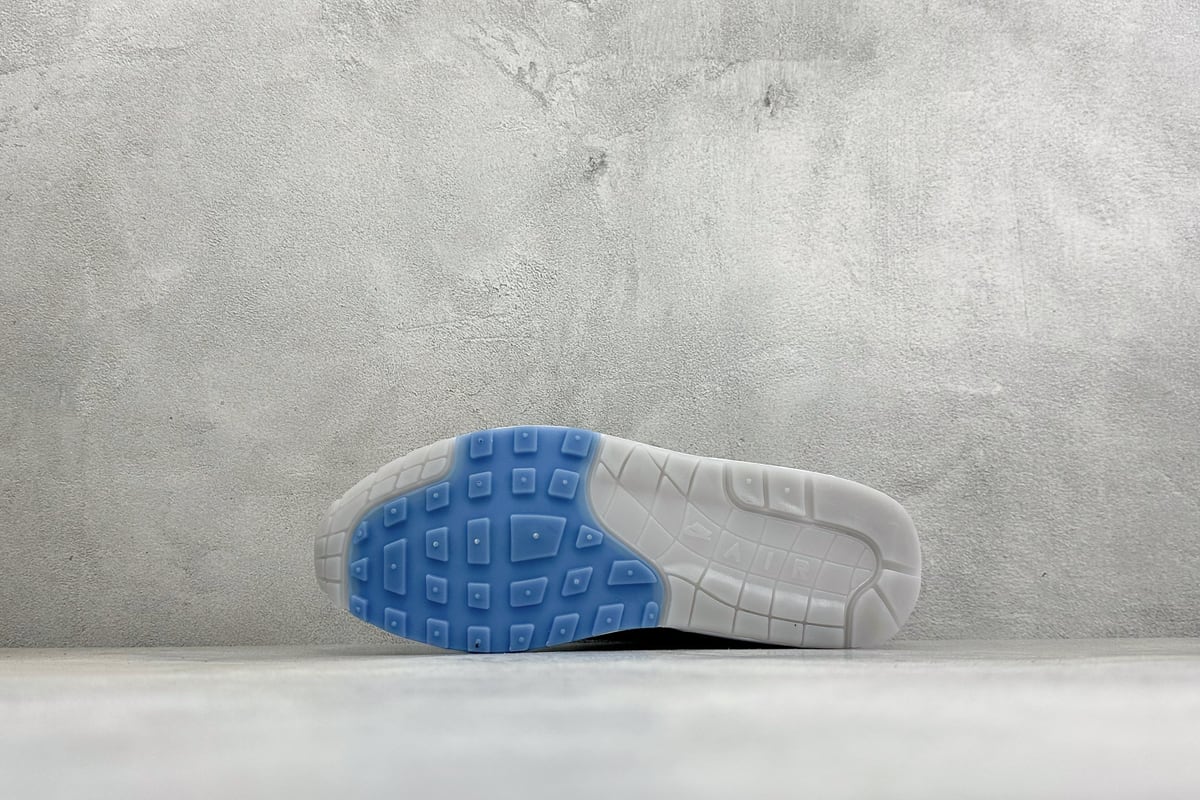 耐克 Nike Air Max 1 初代复古气垫慢跑鞋 由Tinker 灰白蓝 鞋头实拍图