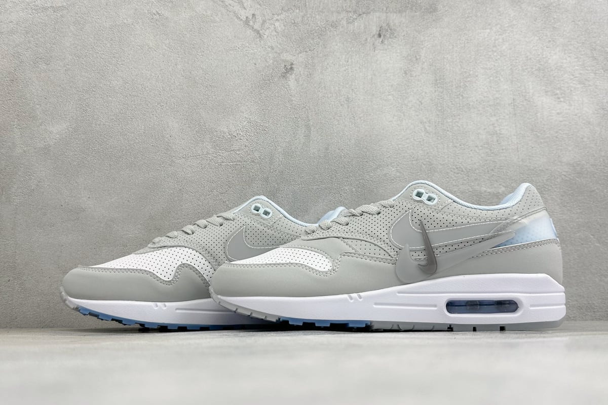 耐克 Nike Air Max 1 初代复古气垫慢跑鞋 由Tinker 灰白蓝 鞋跟实拍图
