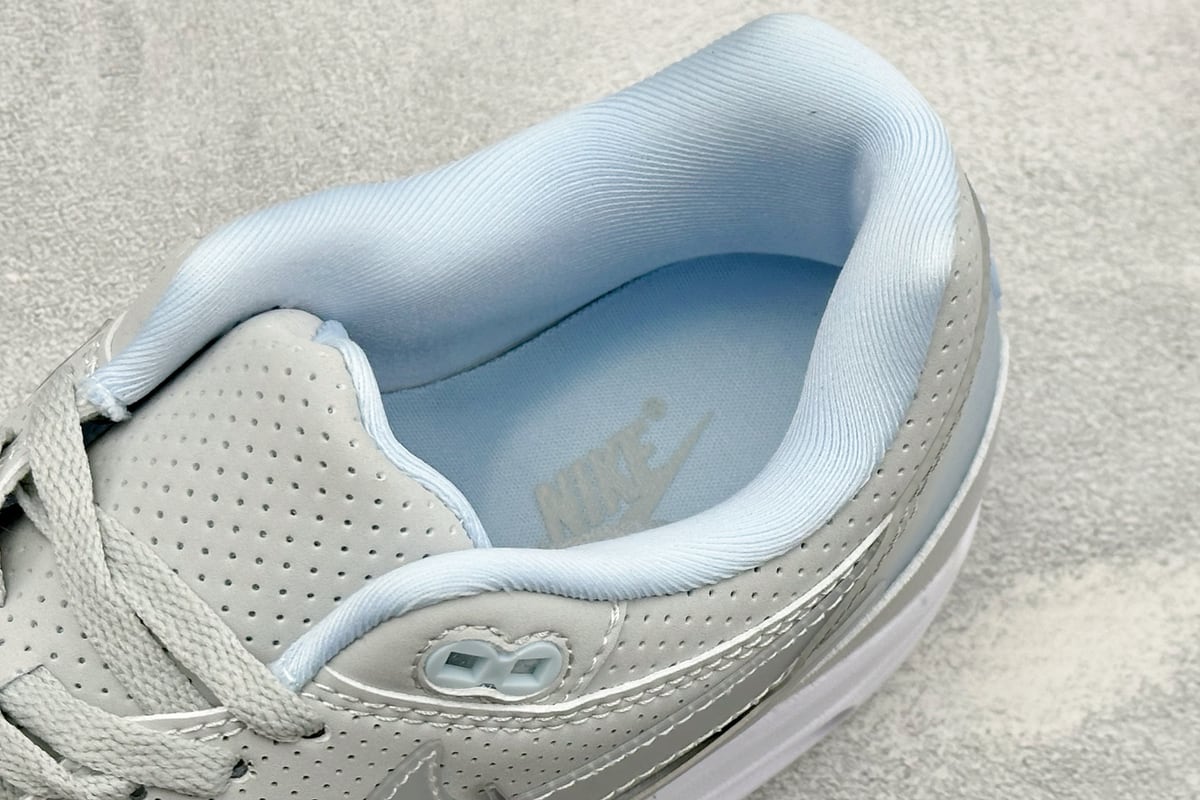 耐克 Nike Air Max 1 初代复古气垫慢跑鞋 由Tinker 灰白蓝 上脚实拍图