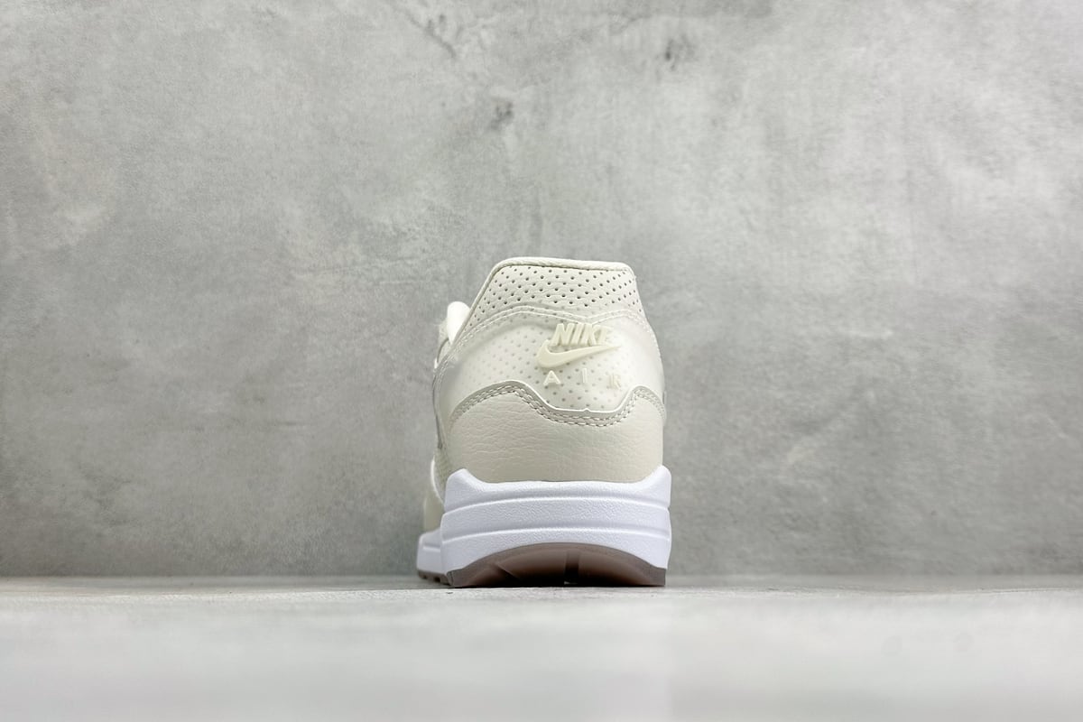 耐克 Nike Air Max 1 初代复古气垫慢跑鞋 由Tinker 白 鞋底实拍图