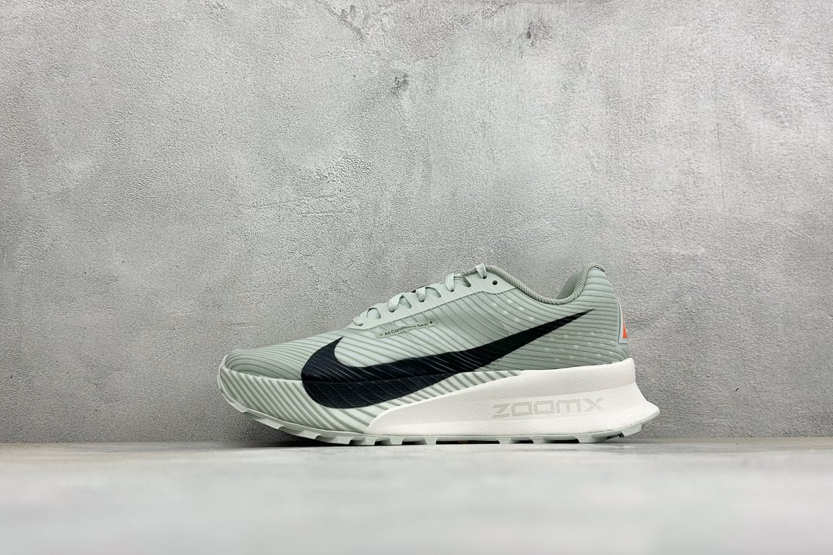 耐克 Nike Zoomx ACG Ultrafly Trail 越野跑步鞋 绿白 正面实拍图