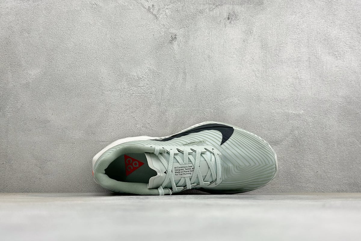 耐克 Nike Zoomx ACG Ultrafly Trail 越野跑步鞋 绿白 背面实拍图