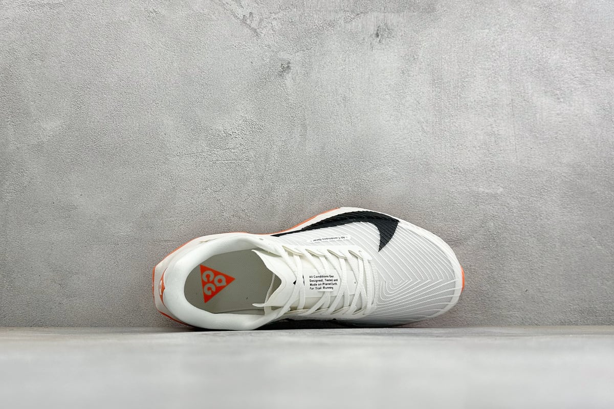 耐克 Nike Zoomx ACG Ultrafly Trail 越野跑步鞋 白橙 背面实拍图