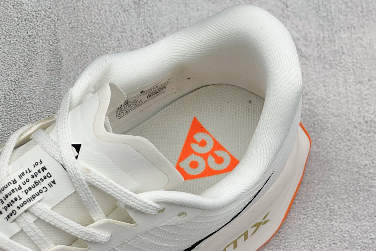 耐克 Nike Zoomx ACG Ultrafly Trail 越野跑步鞋 白橙 上脚实拍图