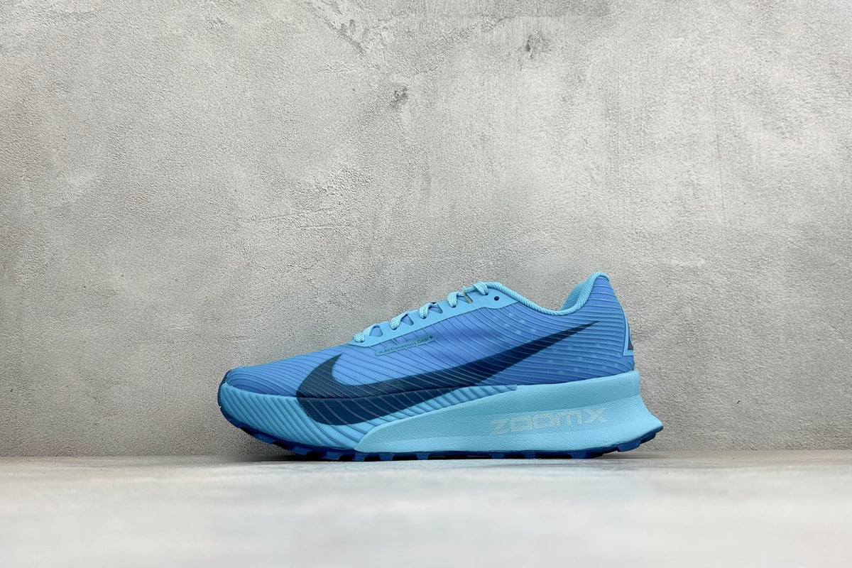 耐克 Nike Zoomx ACG Ultrafly Trail 越野跑步鞋 蓝 正面实拍图